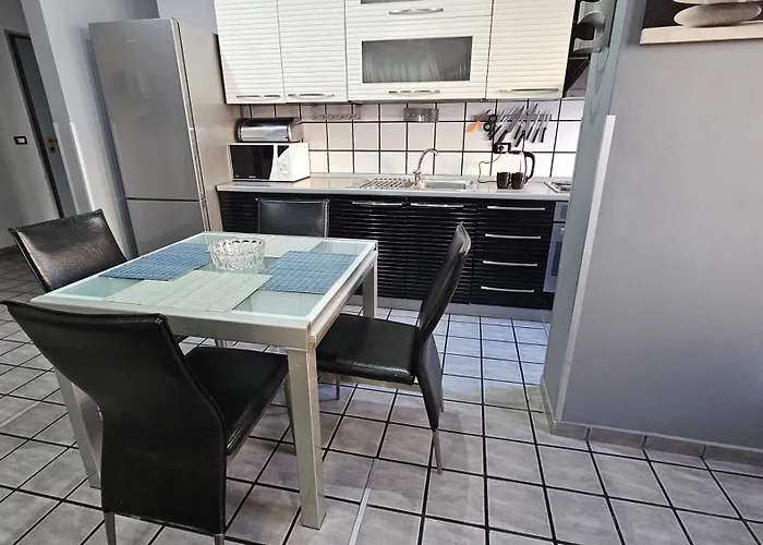 Mani's Family アパート ティラナ