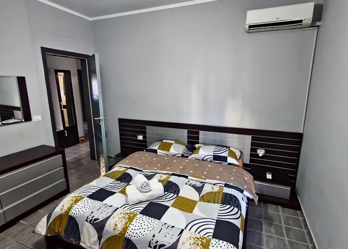 Mani's Family ティラナ